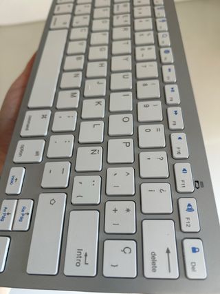 Teclado Inalámbrico Plata y Blanco