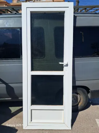 Puerta blanca con cristal 2,05cm×0,81cm