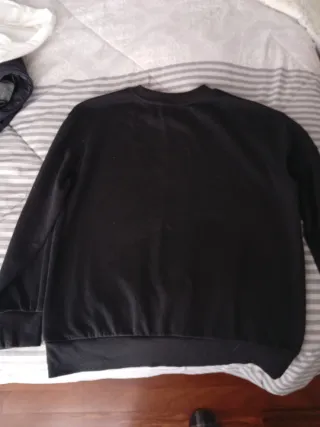 Sudadera negra básica