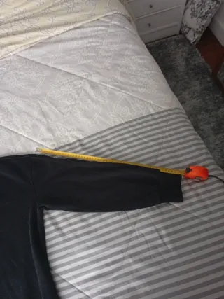 Sudadera negra básica