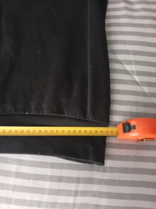 Sudadera negra básica