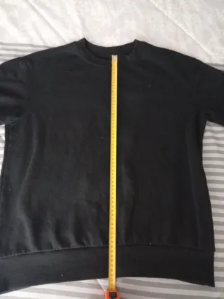 Sudadera negra básica