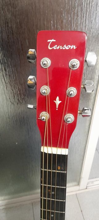 Guitarra Acústica Tenson Dreadnougth D1, roja.