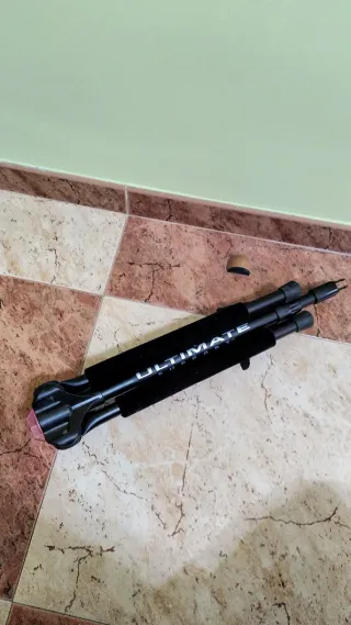 Soporte Guitarra Negro. Marca ULTIMATE