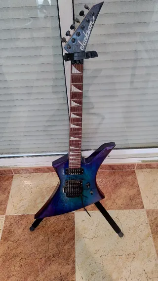 Soporte Guitarra Negro. Marca ULTIMATE