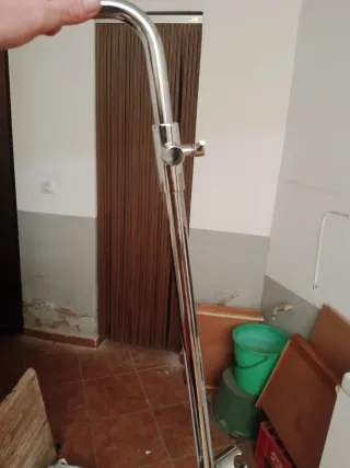 Rociador de ducha metálico plateado
