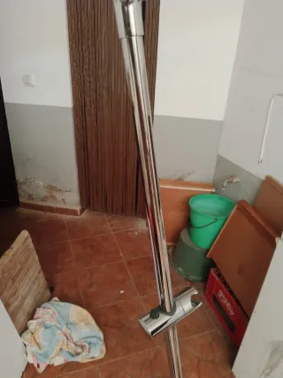 Rociador de ducha metálico plateado