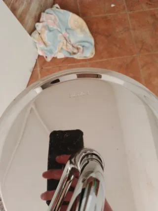 Rociador de ducha metálico plateado