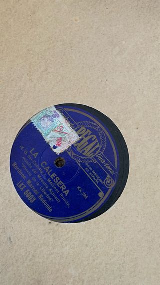 Álbum de fotos antiguo rojo