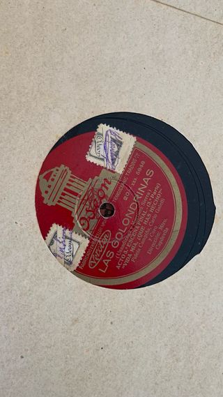 Álbum de fotos antiguo rojo