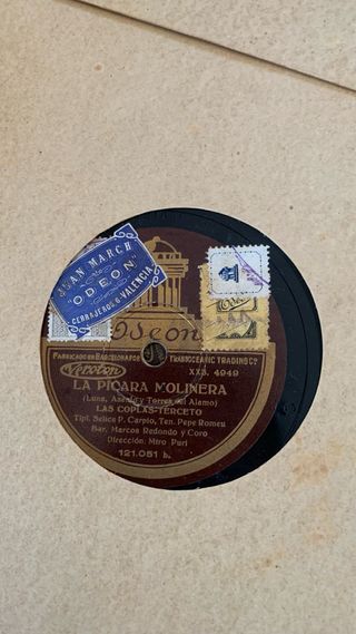 Álbum de fotos antiguo rojo