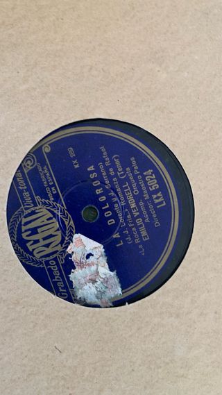 Álbum de fotos antiguo rojo