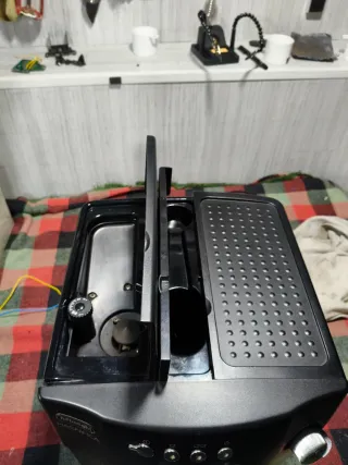 Cafetera DeLonghi Magnifica Negra