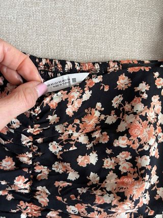 Top floral manga larga escote cuadrado