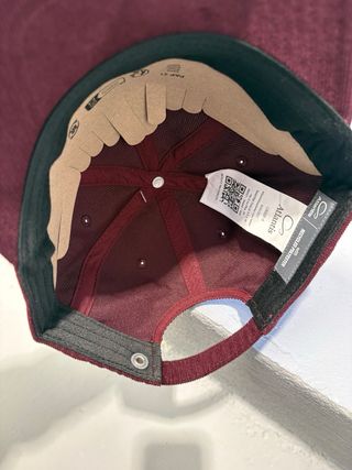 Gorra de pana granate