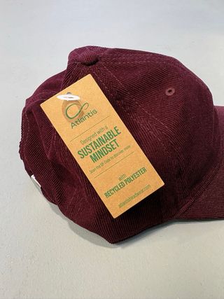 Gorra de pana granate