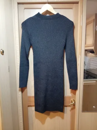 Vestido de punto con escote redondo