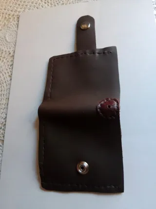 Cartera monedero cuero artesanal,cadena .