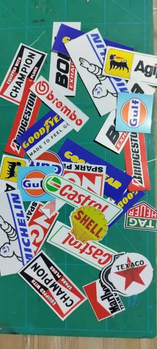 Kit 28 Pegatinas Logos Coches Clásicos