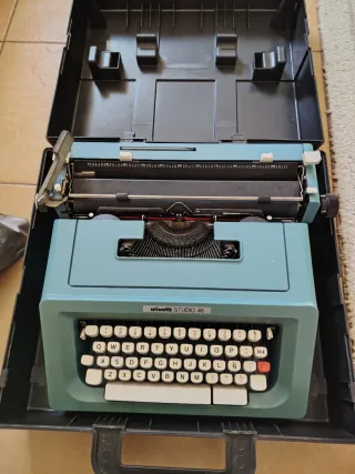 Máquina de escribir Olivetti Studio 46