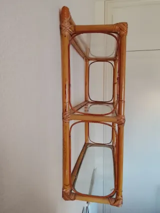 Cabecero y estantería de bambú