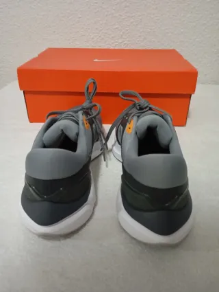 Zapatillas Nike Air Zoom Vomero 16 Gris