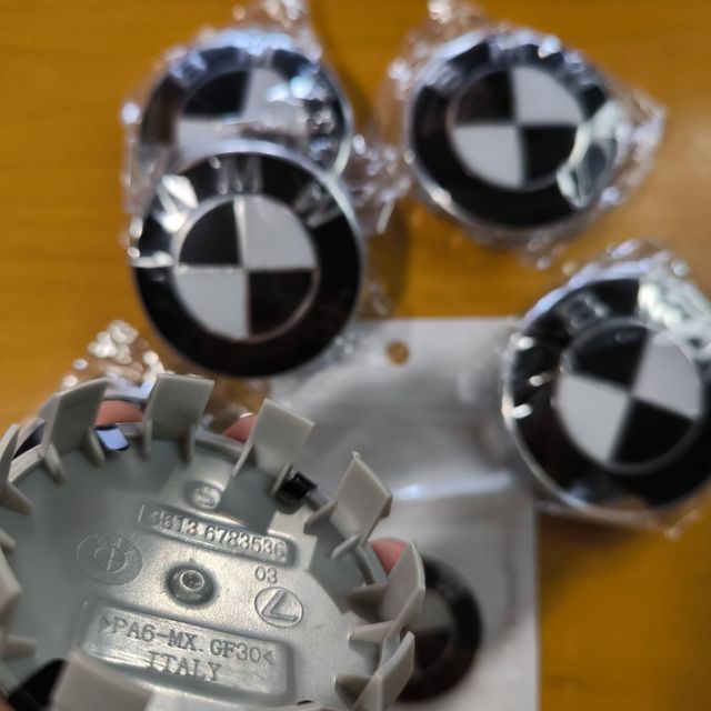 PACK 7 EMBLEMAS BMW BLANCO NEGRO - TAPABUJES BMW