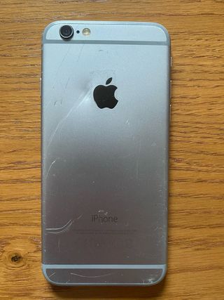 3 iPhones: 2x iPhone 6, 1x iPhone 6S