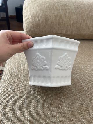 Jardinera cerámica blanca decorada
