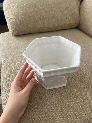 Jardinera cerámica blanca decorada