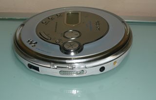 Sony CD Walkman D-NE711 Plata MP3
