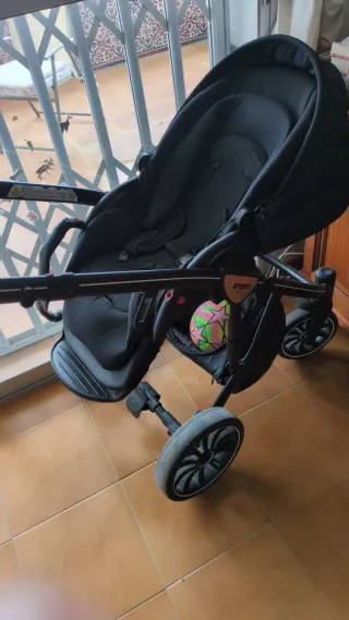 Carrito de bebé negro