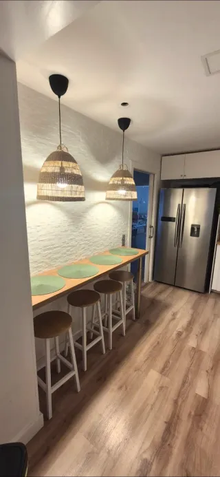 Carpintero económico Montaje de puertas y muebles