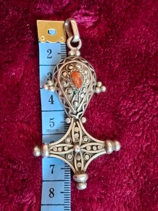 Colgante antiguo de Plata Ley 925 con Piedra Roja.