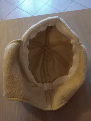 Cappello con paraorecchie foderato