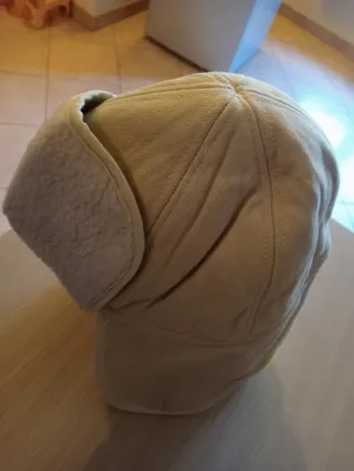 Cappello con paraorecchie foderato