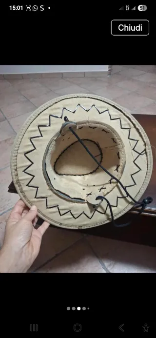 N. 2 cappelli country beige e bianchi