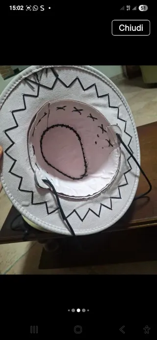 N. 2 cappelli country beige e bianchi