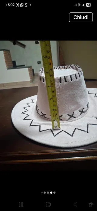 N. 2 cappelli country beige e bianchi