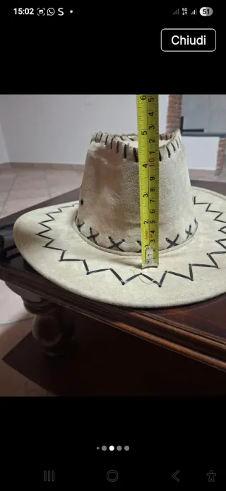 N. 2 cappelli country beige e bianchi