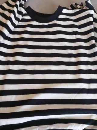 Jersey a rayas negro y blanco. Lefties