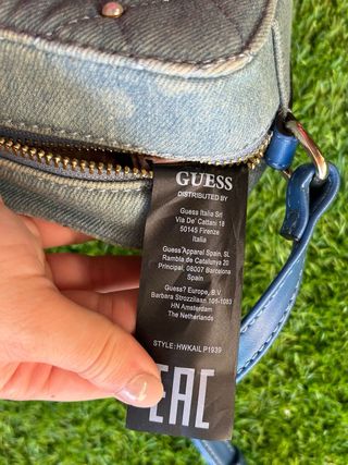 Bolso bandolera Guess denim tachuelas