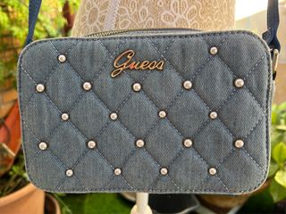 Bolso bandolera Guess denim tachuelas