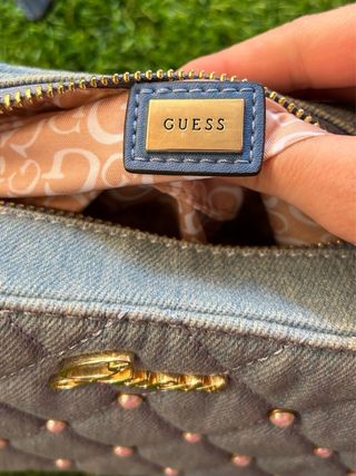 Bolso bandolera Guess denim tachuelas