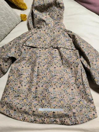 Chubasquero niña estampado floral