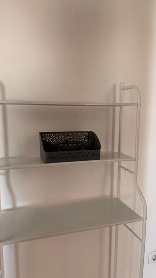 Estantería de metal blanca