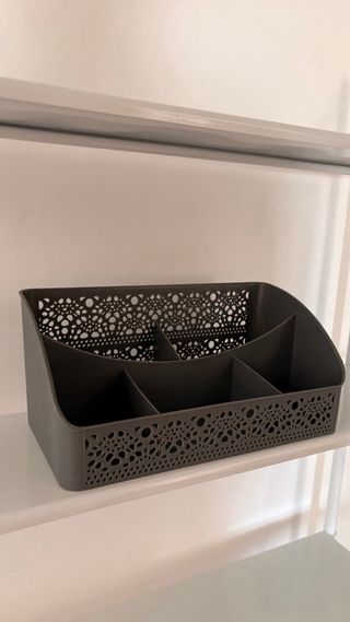 Estantería de metal blanca