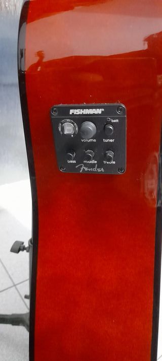 Guitarra Electroacústica Squire con Fishman