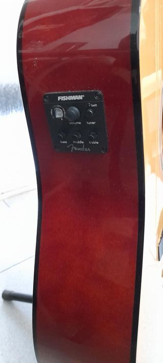 Guitarra Electroacústica Squire con Fishman