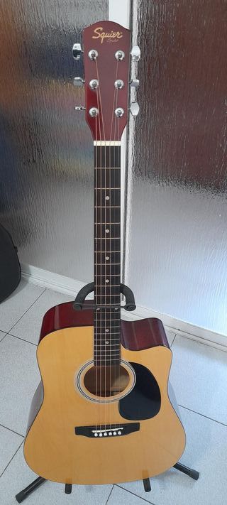 Guitarra Electroacústica Squire con Fishman